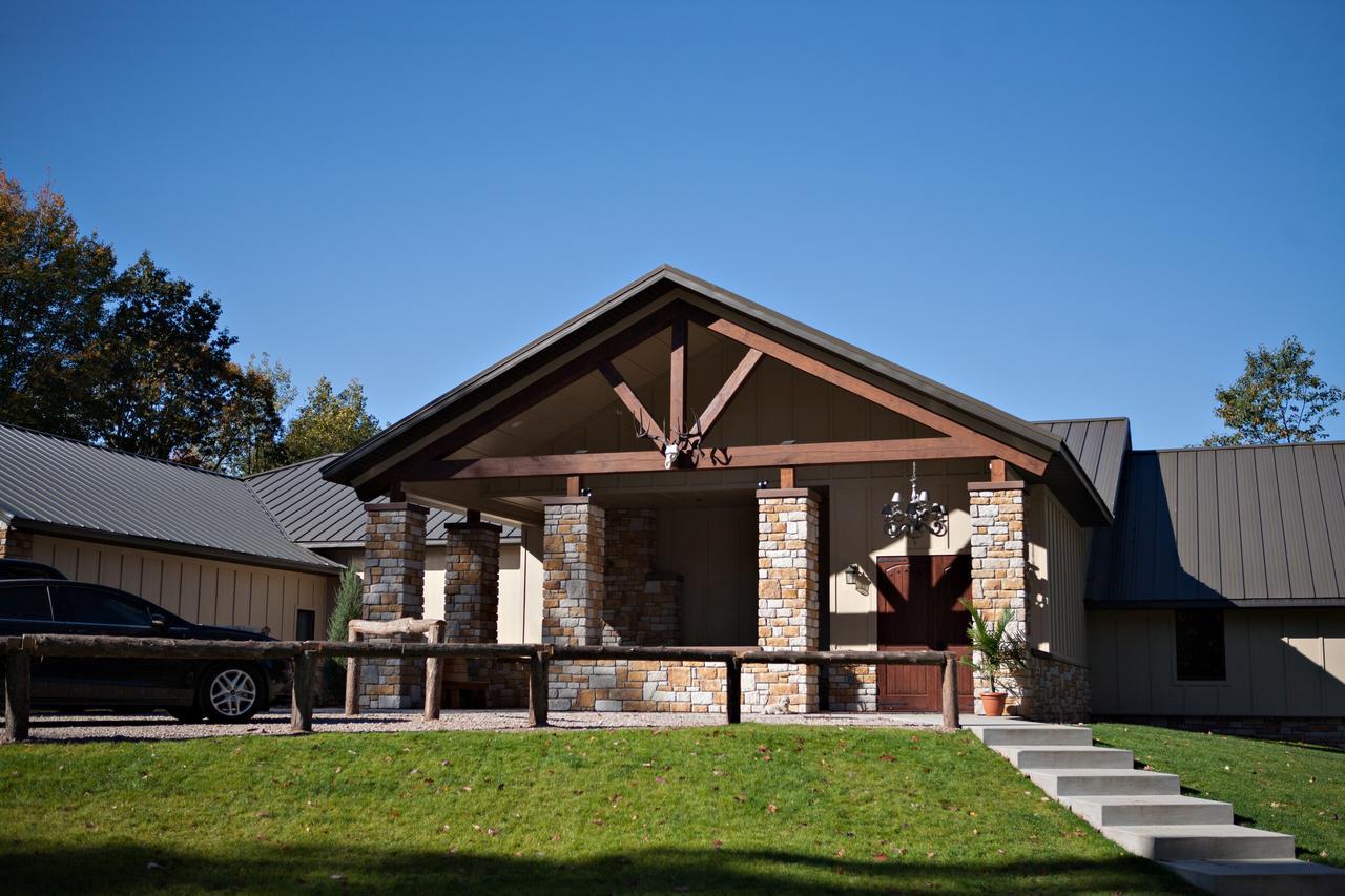 Two Hats Ranch Bed & Breakfast Big Rapids Exterior photo